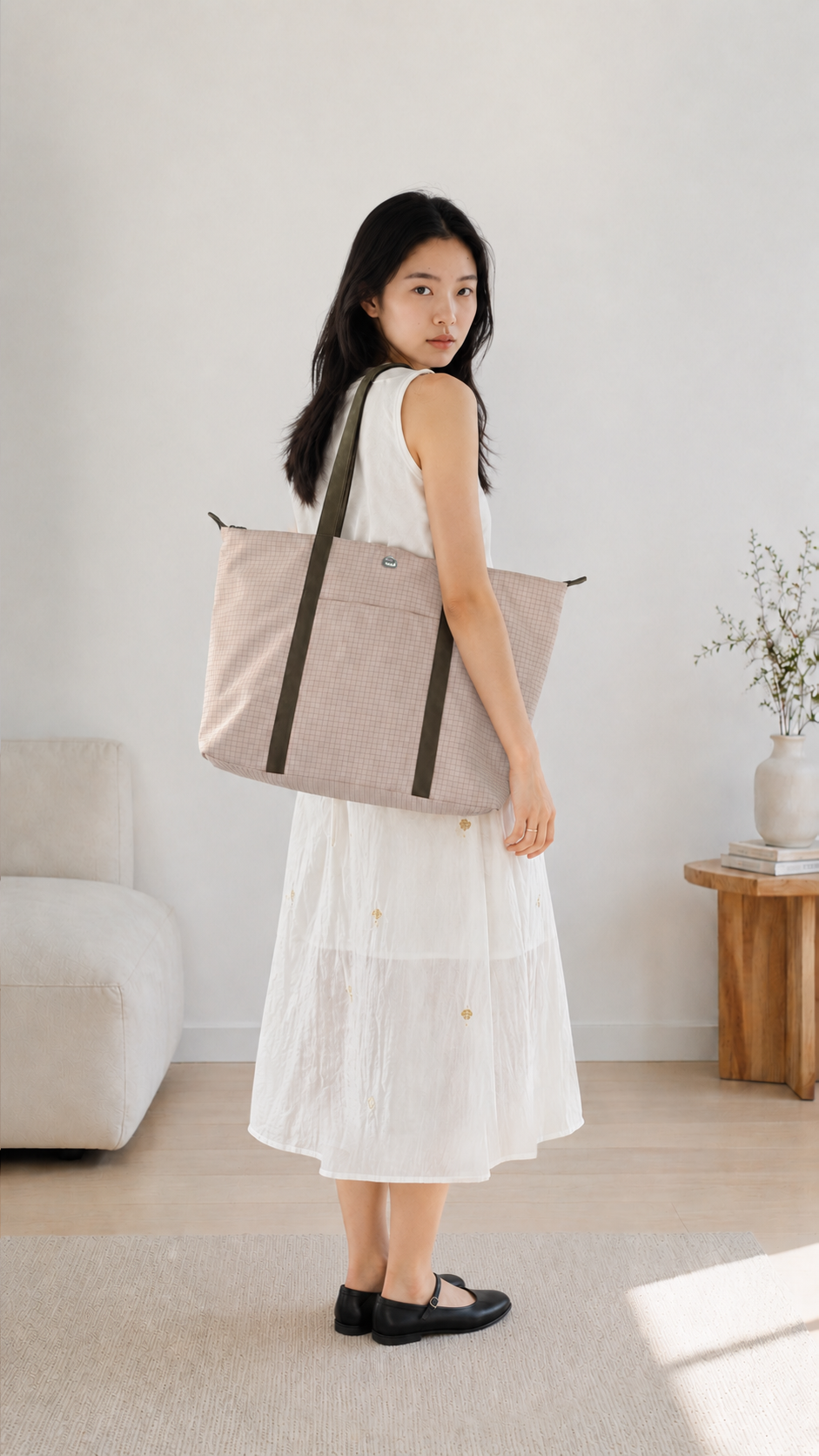 Woman wearing a beige 16-inch laptop tote bag