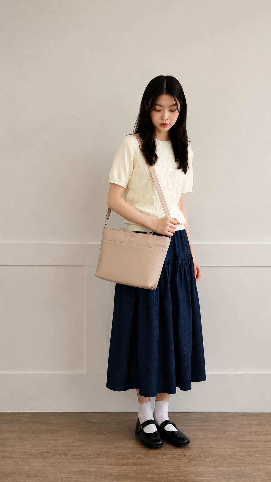 Champagne 12-inch water-resistant iPad tote bag product detail