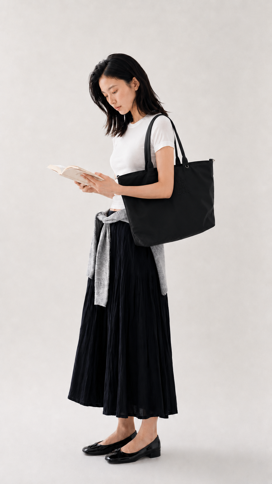Woman wearing a carbon black 16-inch laptop tote for work