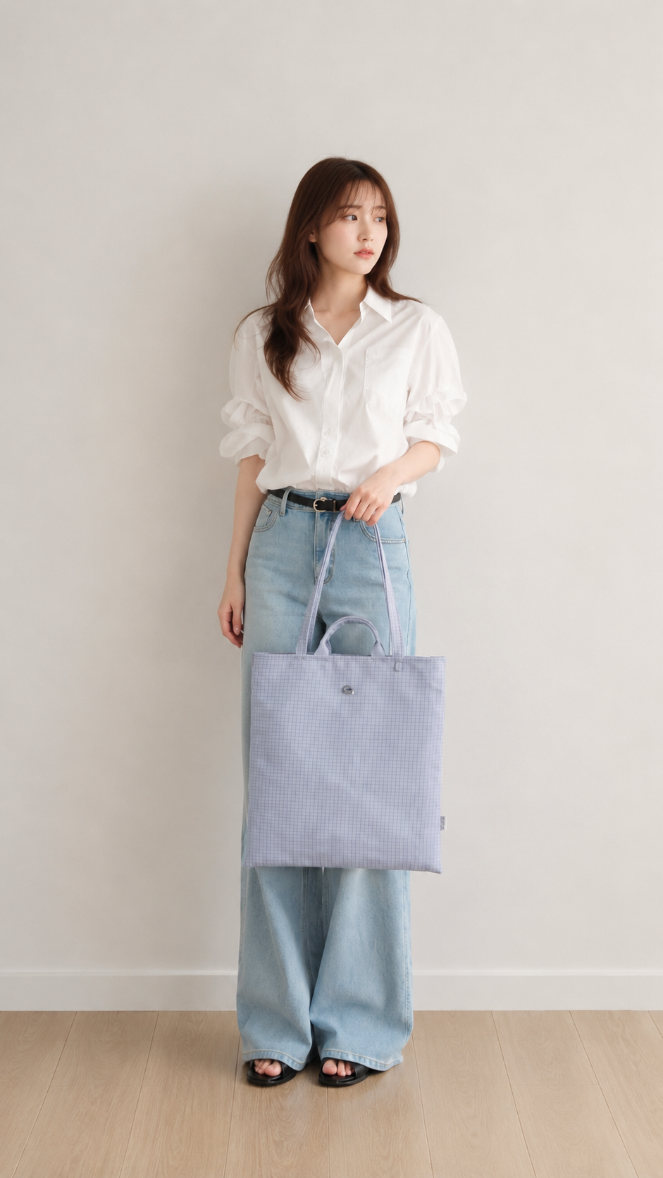 Woman holding a light purple 15.6-inch laptop bag by the handles