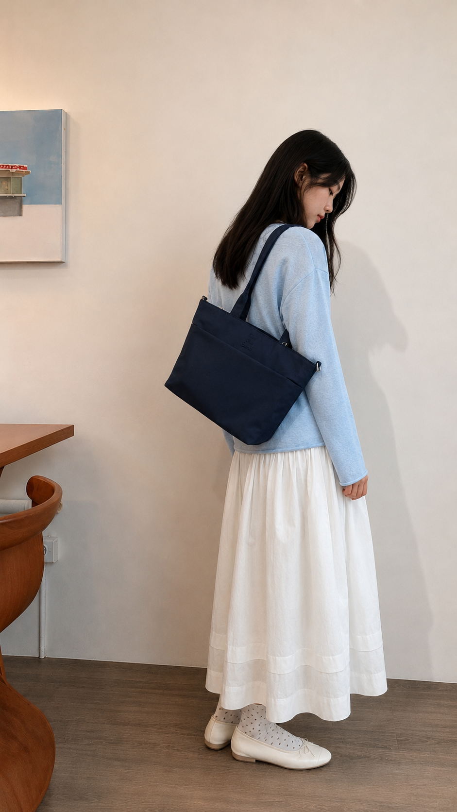Woman wearing a night blue water-resistant iPad tote over her shoulder
