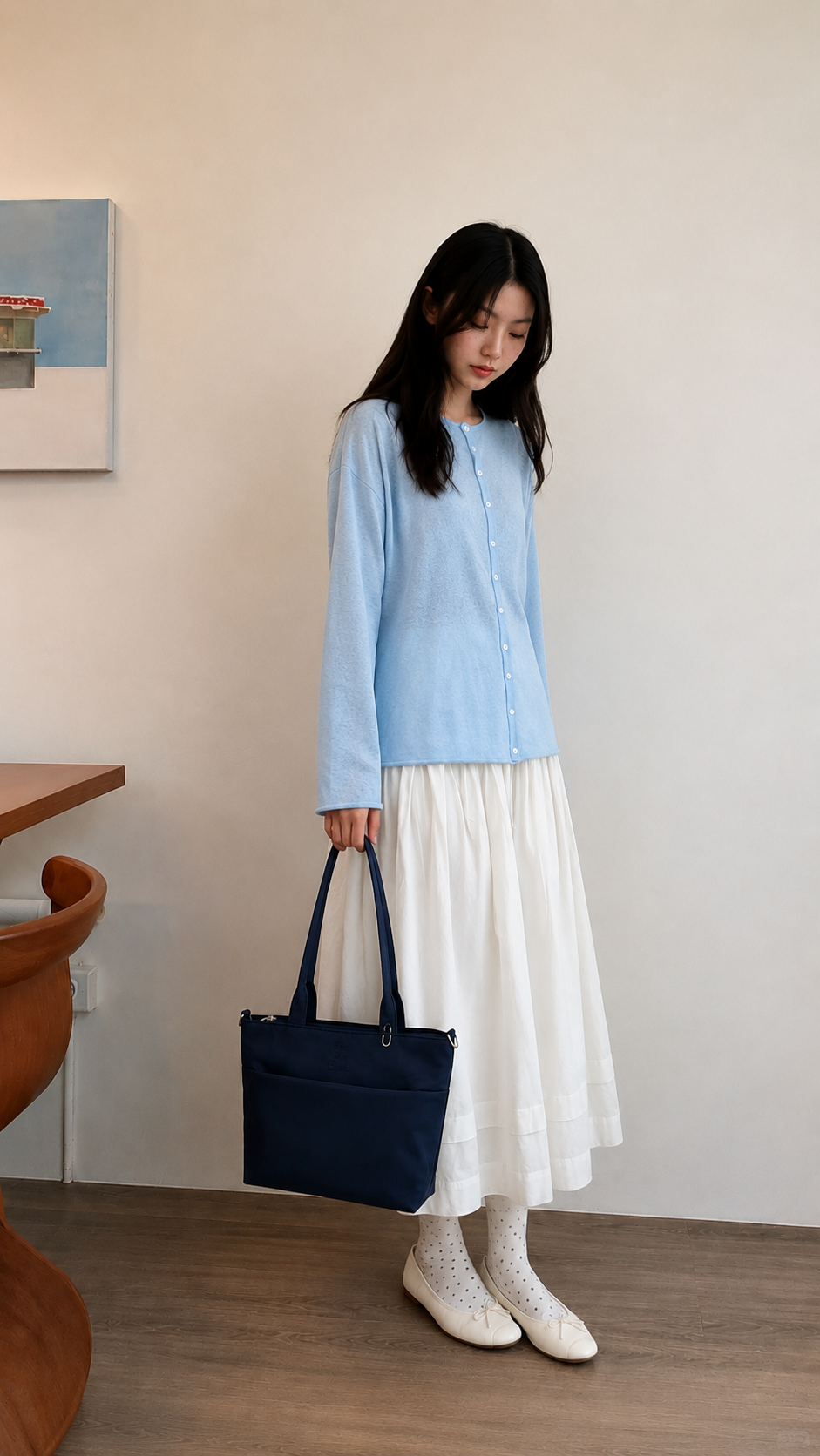Woman carrying a night blue 12-inch iPad tote bag